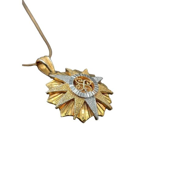 White & Gold Plated Starburst Pendant Necklace 18" Herringbone Chain - Picture 16 of 16